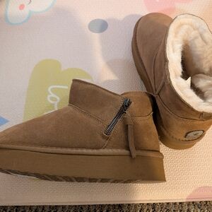 New) BearPaw Youth Tan Boots with Cream Lining